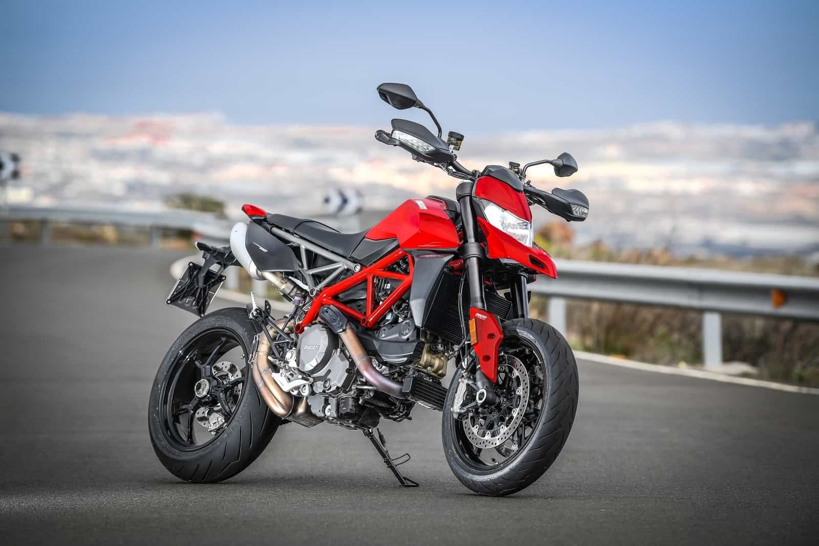 2019-06-Hypermotard_950_Static-00.jpg