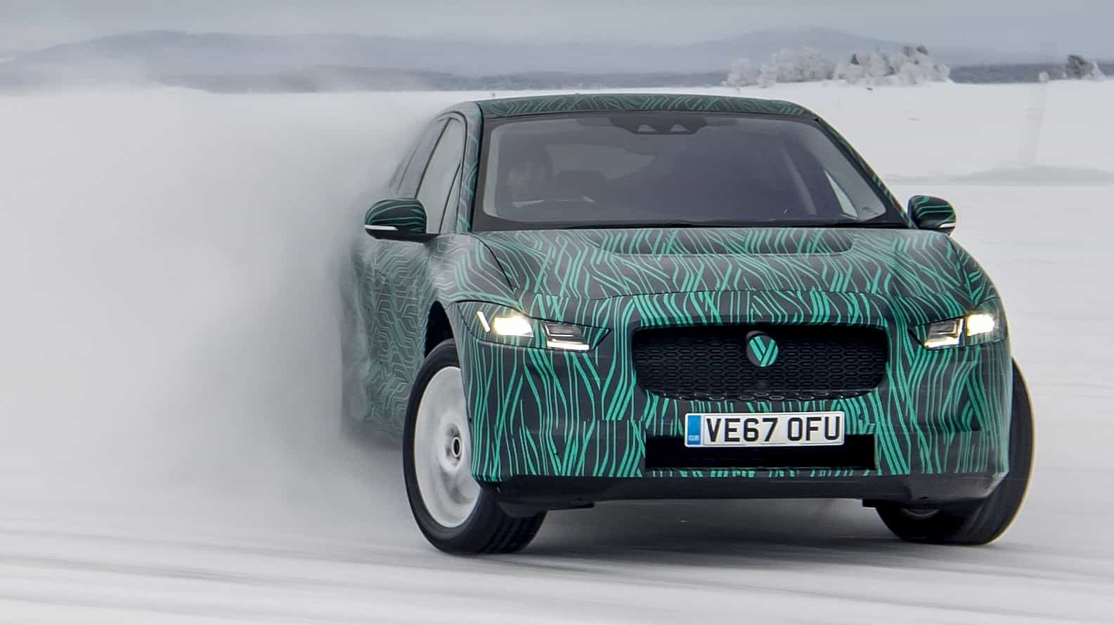 Elektrický Jaguar I-Pace se představí za měsíc. Podívejte se, jak jezdí driftem