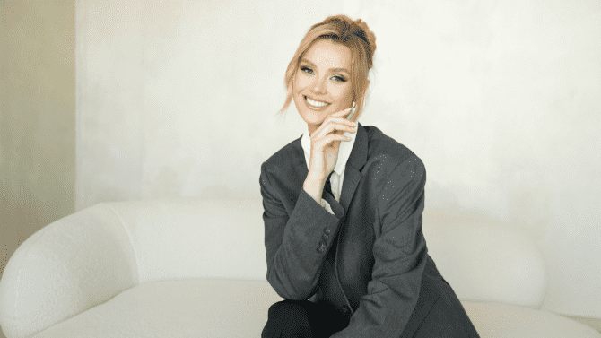 Miss World Pyszková chce bořit mýty nejen ve finančním světě. Tvoří vzdělávací aplikaci a věnuje se filantropii