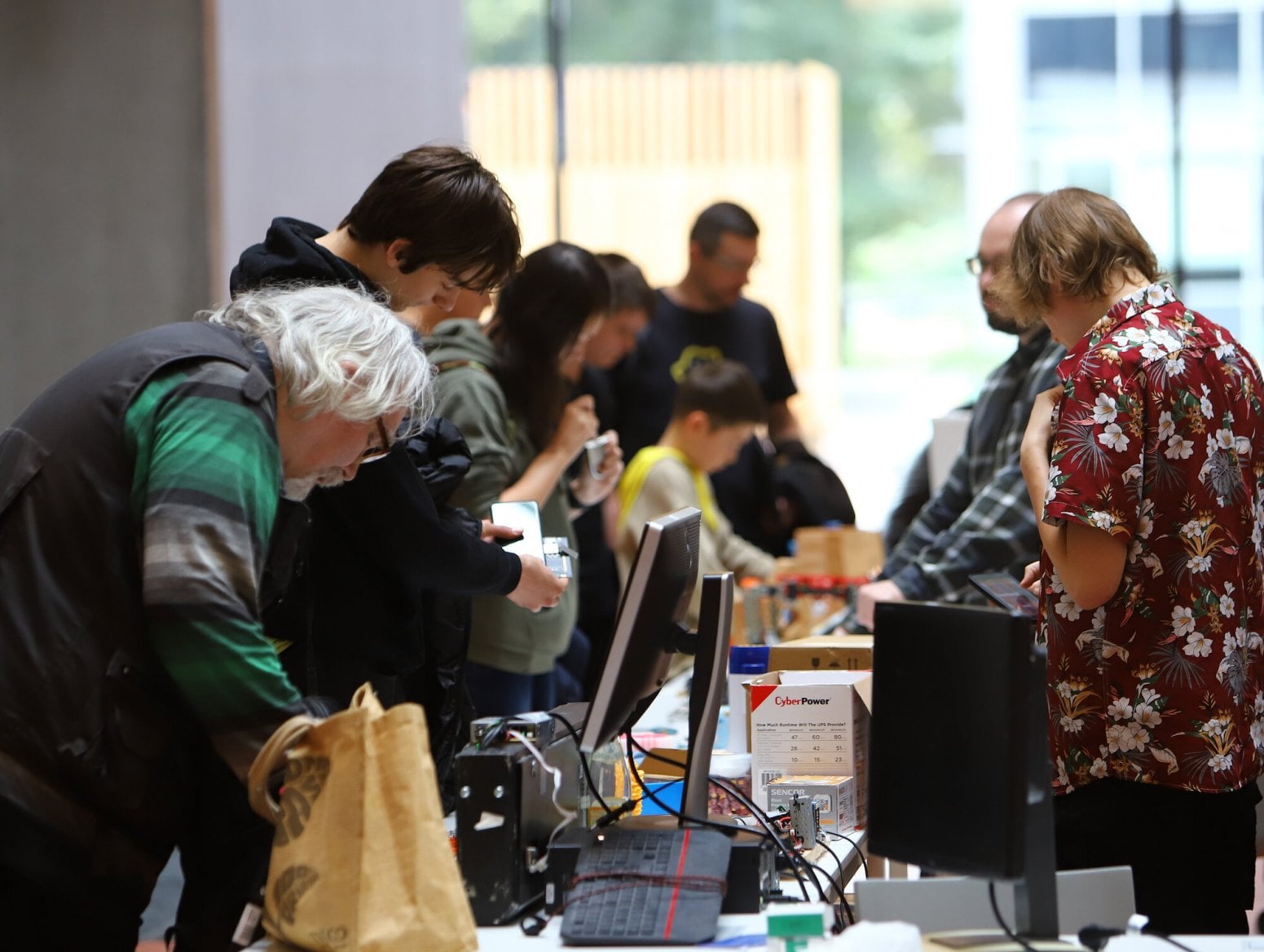 LinuxDays 2025 neděle