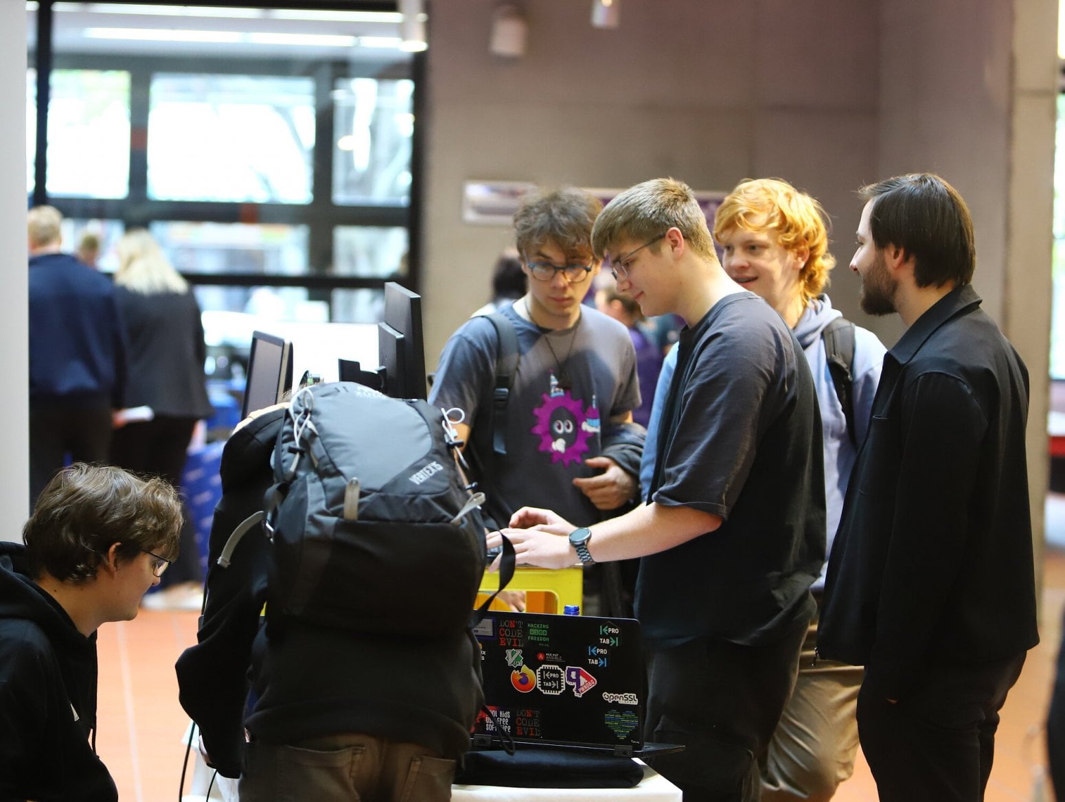 LinuxDays 2025 neděle