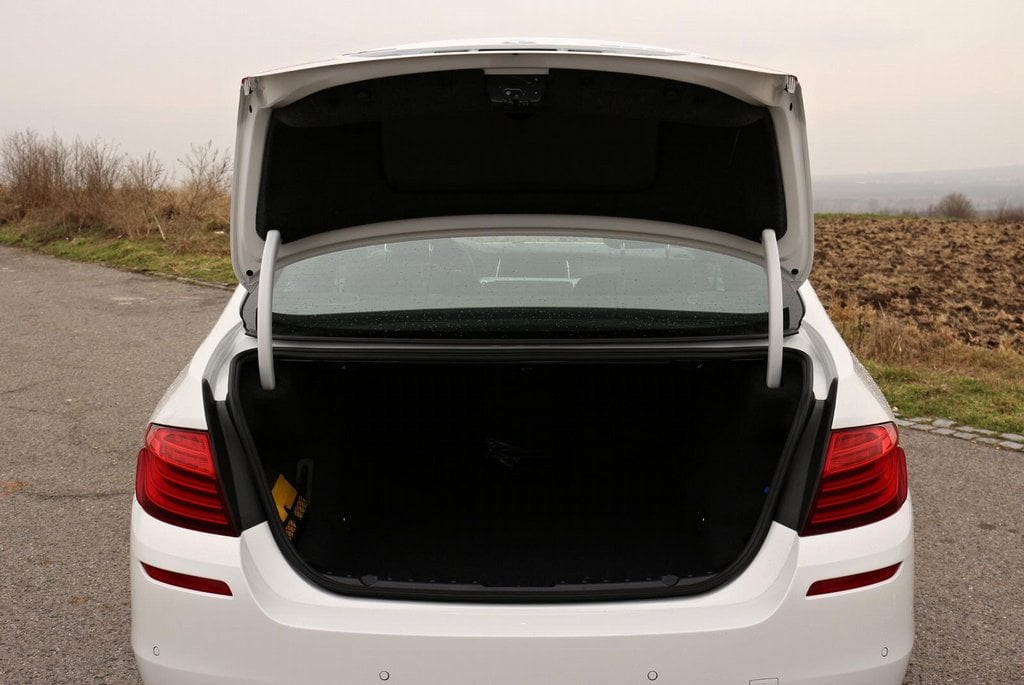 2013-10-bmw-520xdrive-97.jpg