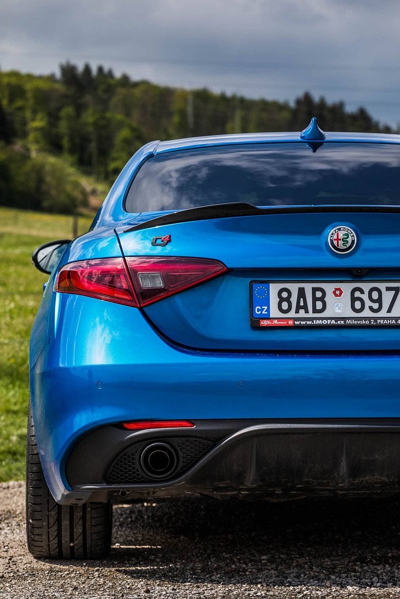 2020-06-alfa-romeo-giulia-veloce-15.jpg