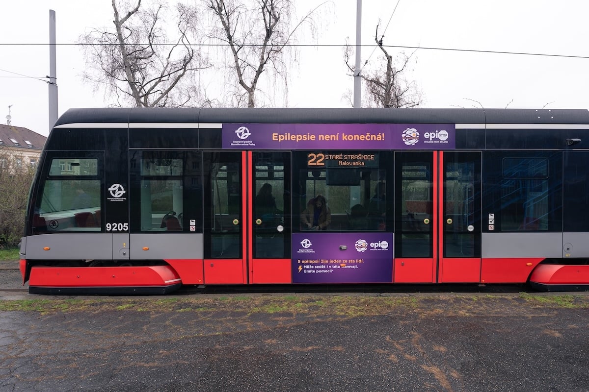 Fialová tramvaj vyjede u příležitosti světového dne podpory lidí s epilepsií, tzv. Purple Day.