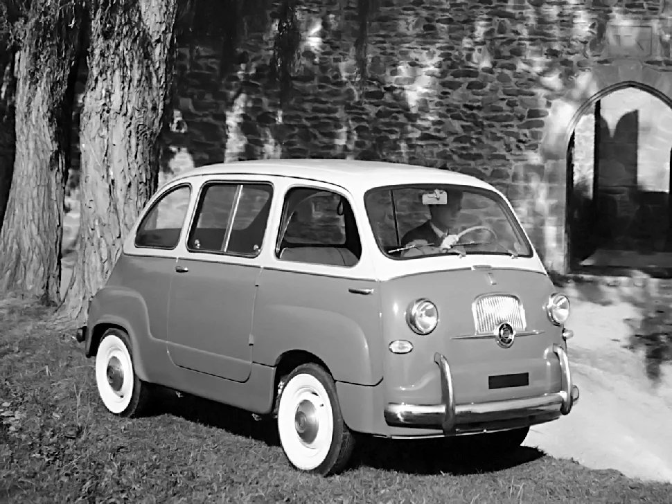 Tiskový snímek výrobce, zveřejněný v rámci premiéry v lednu 1956. Multipla představovala něco, co tehdejší svět ještě neviděl