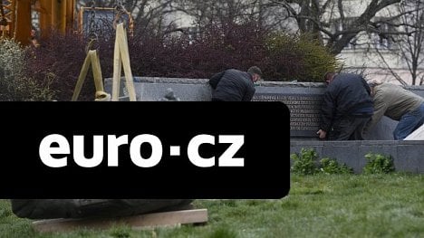 Náhledový obrázek - Praha 6 odstranila sochu maršála Koněva. „Zneužití krizového stavu," bouří se Ovčáček