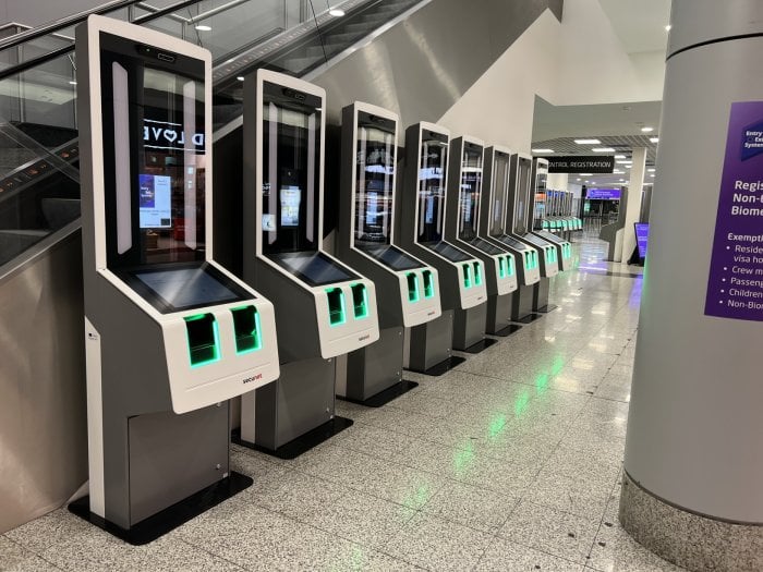 Na Letišti Václava Havla v Praze je nyní instalováno 56 kiosků EES.