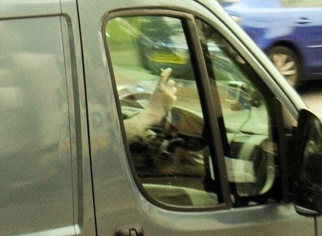 2013-09-britskc3a1-policie-fotografovala-fotografujc3adcc3ad-c59