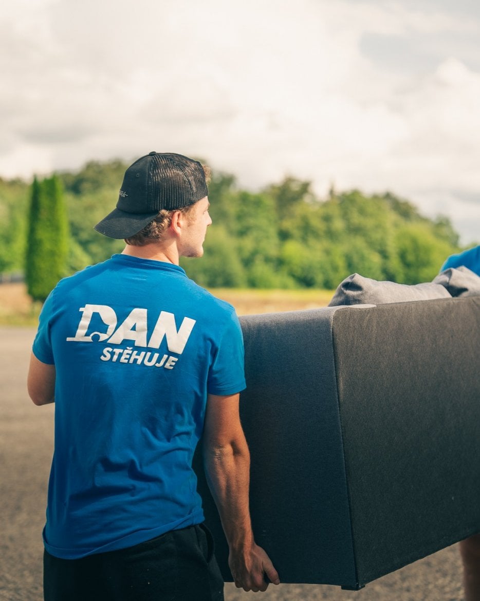Ze stěhování firmy Dan stěhuje