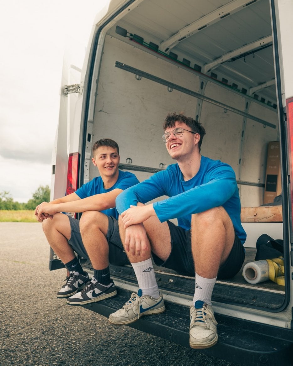 Odpočinek u dodávky Dan stěhuje