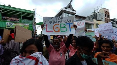 Náhledový obrázek - Za nemanželský sex roční vězení. Indonésie se chystá schválit kontroverzní zákon
