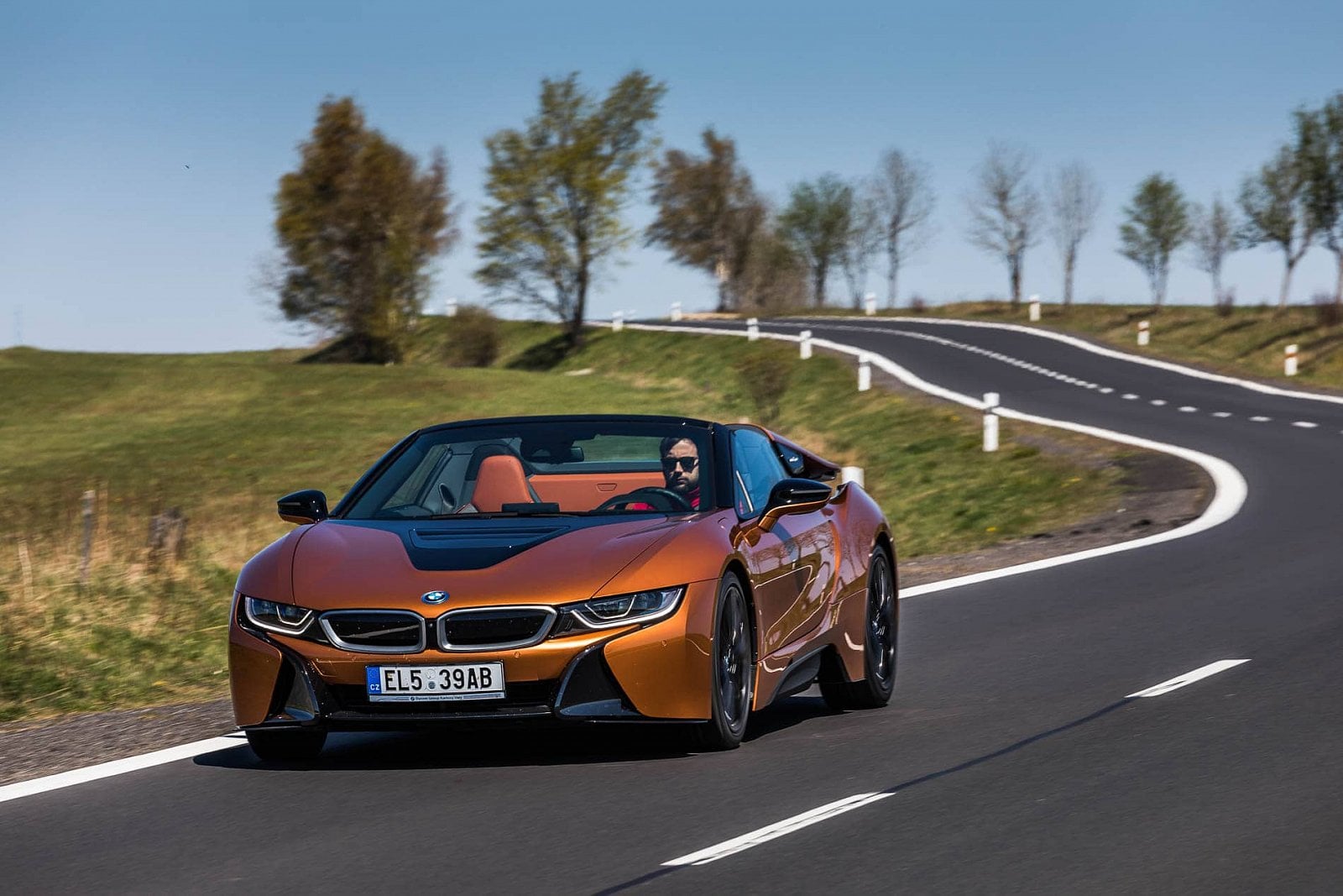 2020-06-bmw-i8-roadster-34.jpg