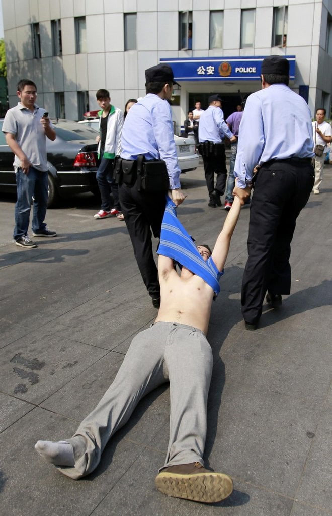 2018-11-c48dc3adc588anc3a9-vyc5a1li-do-ulic-demonstrovat-proti-j