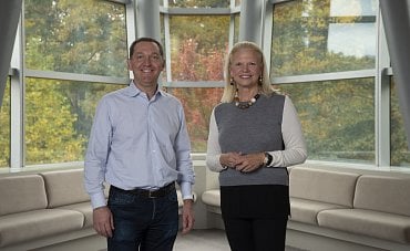 Šéf Red Hatu Jim Whitehurst a ředitelka IBM Ginni Rometty