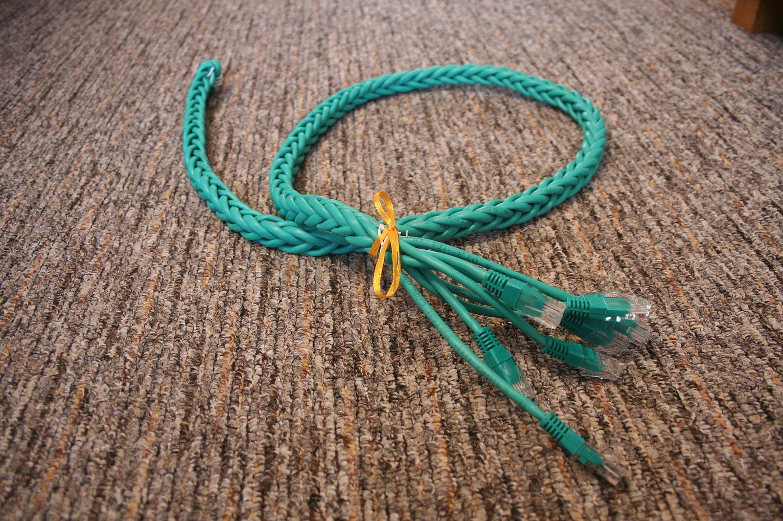 Můžete si s ní ale propojit počítače a přenést třeba nějaké velikonoční recepty.