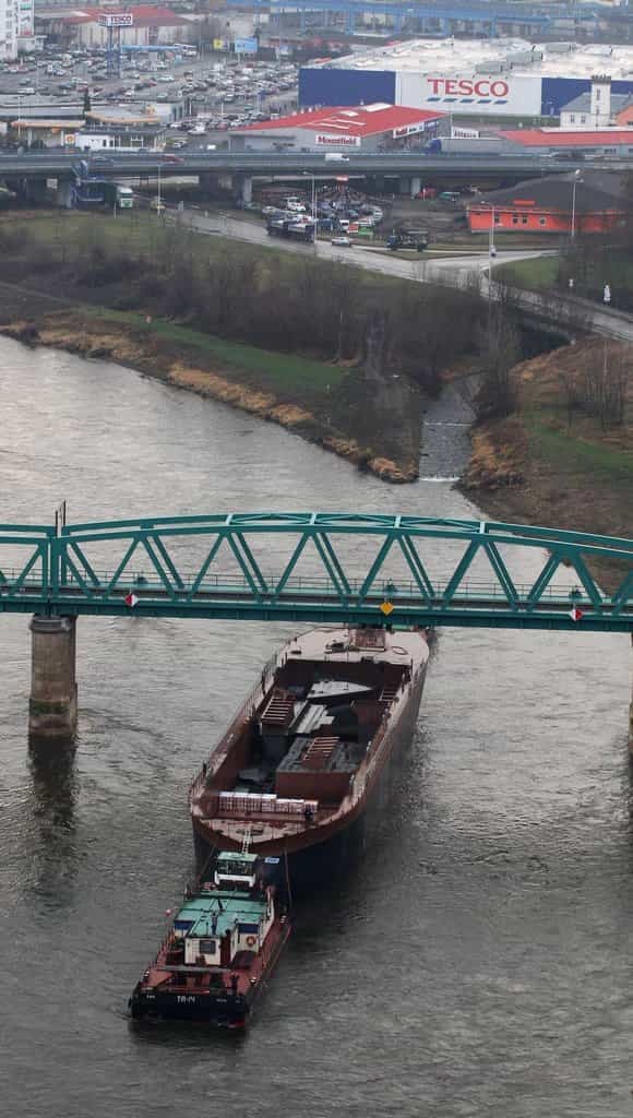 2015-10-v-dc49bc48dc3adnc49b-spouc5a1tc3ad-na-vodu-nejvc49btc5a1