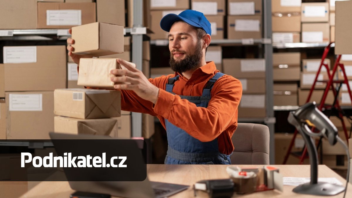 Malé zásilky ze zahraničí zahlcují dopravu. Kde mají tyto e-shopy sklady?