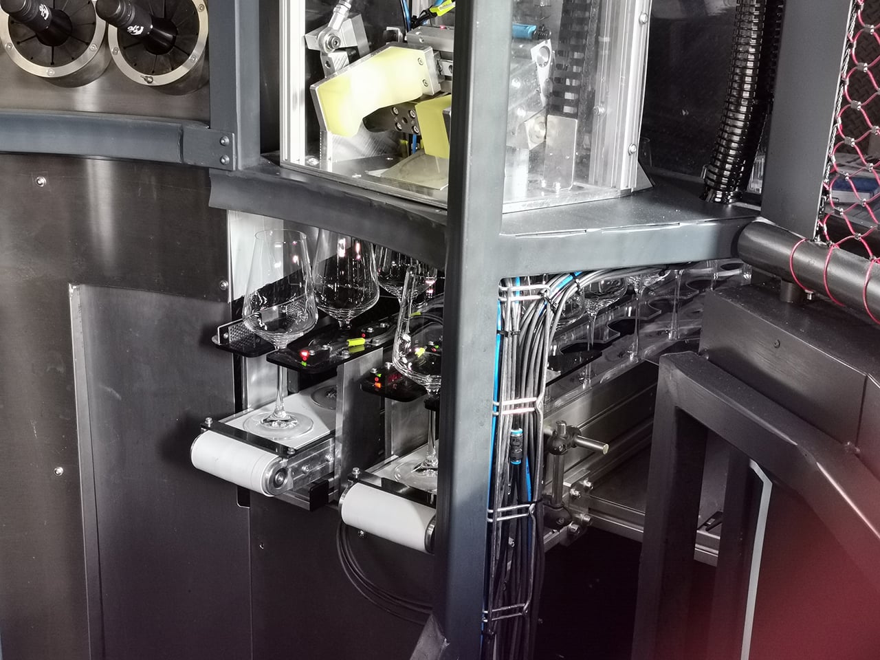 Cyberdog: robotická vinárna v Praze v Nových Butovicích