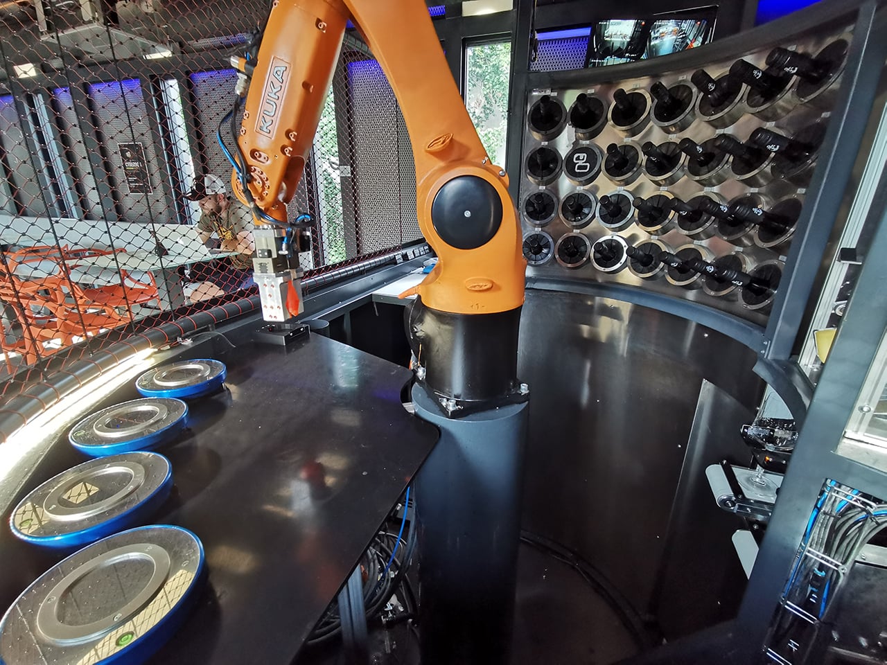 Cyberdog: robotická vinárna v Praze v Nových Butovicích