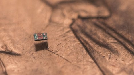 Jsou menší než zrnko soli. Noví miniroboti mohou pomáhat v medicíně i při výrobě počítačových čipů