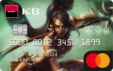 Debetní karta Komerční banky speciální edice s obrázkem sochy Nidalee z online hry League of Legends. Nidalee je Lovkyně, která se umí přeměnit v pumu a z džungle přepadává protihráče. (09/2021)