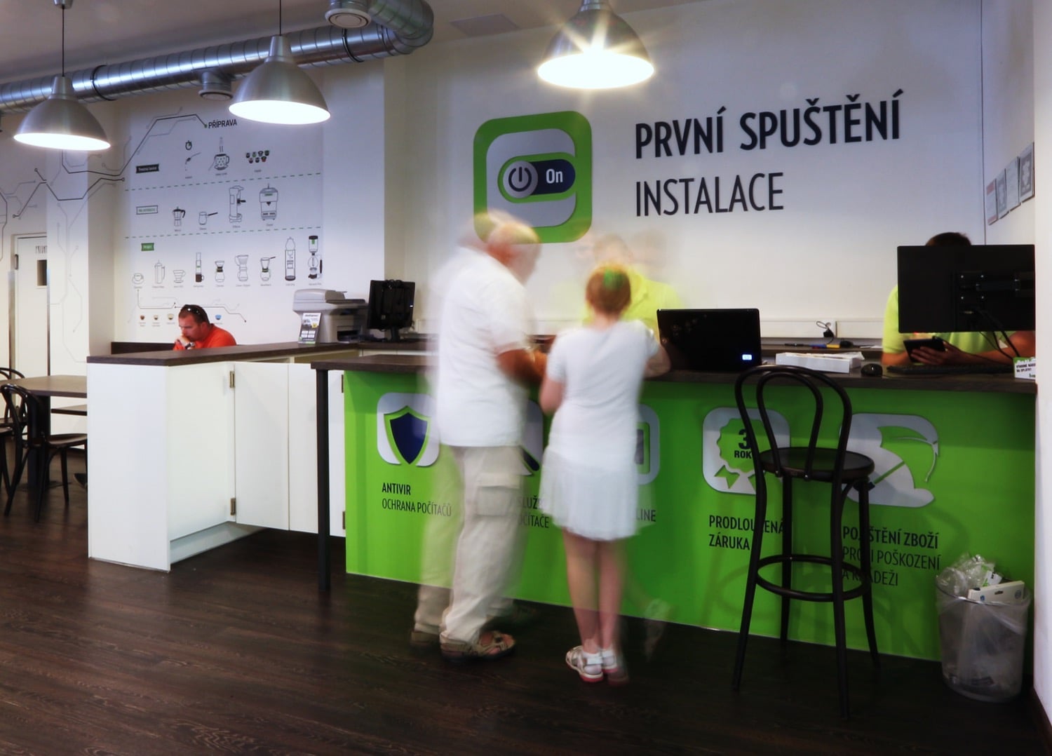 Podívejte se na Alza Streetshop i kamenné pobočky a zázemí