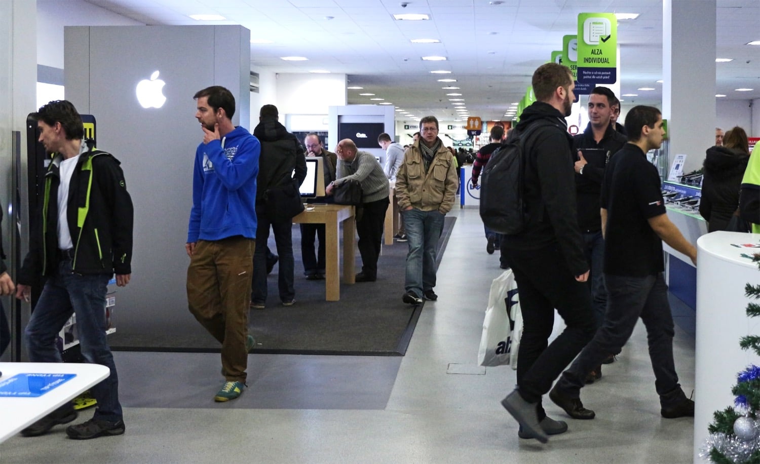 Podívejte se na Alza Streetshop i kamenné pobočky a zázemí