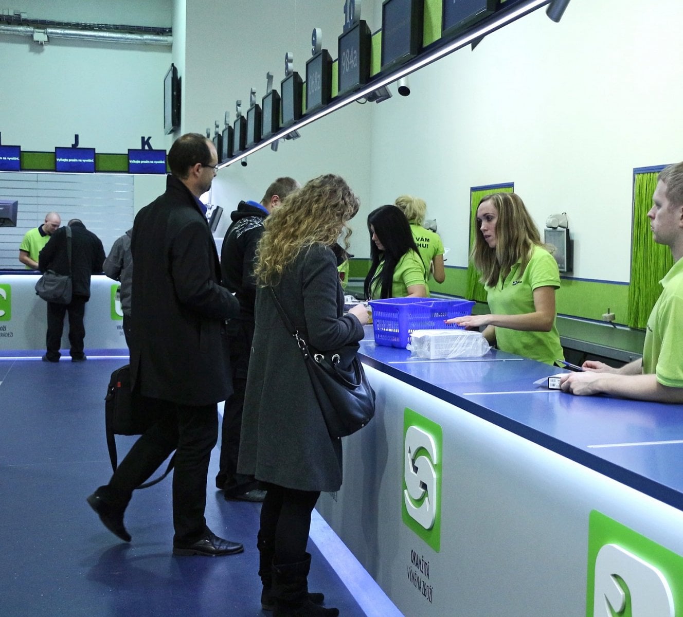 Podívejte se na Alza Streetshop i kamenné pobočky a zázemí