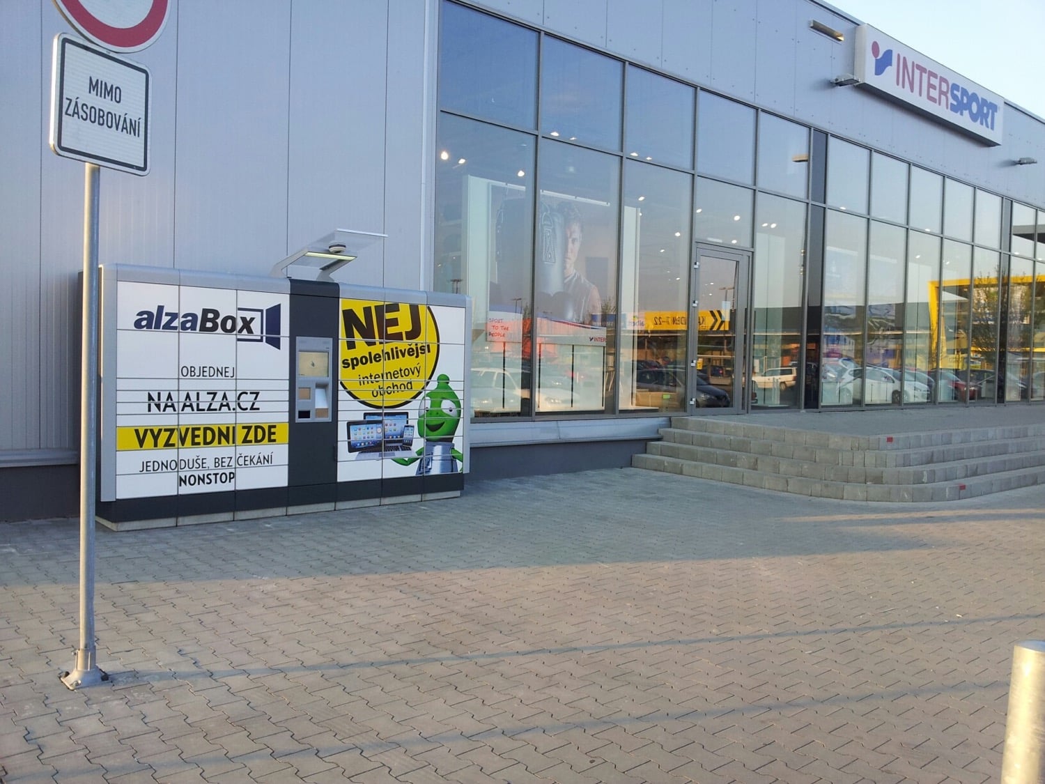 Podívejte se na Alza Streetshop i kamenné pobočky a zázemí