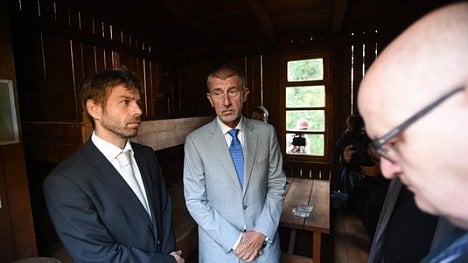 Náhledový obrázek - Babiš uctil památku romských obětí v Letech