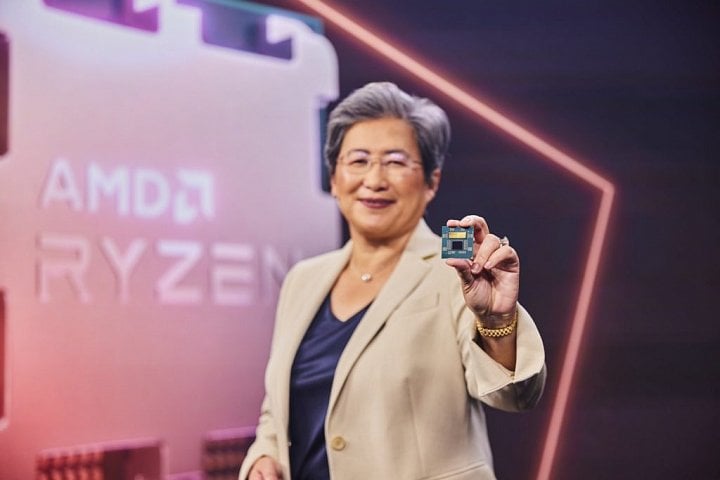 Šéfka AMD Lisa Su ukazuje Ryzen 7000 pro socket AM5 bez IHS na Computexu 202