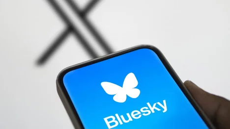 Náhledový obrázek - Blíží se úpadek Muskovy platformy X? Zájem o konkurenční síť Bluesky po volbách rychle roste