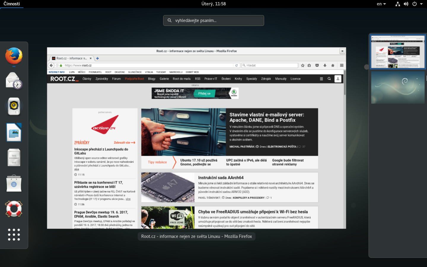 Vpravo pracovní plochy.