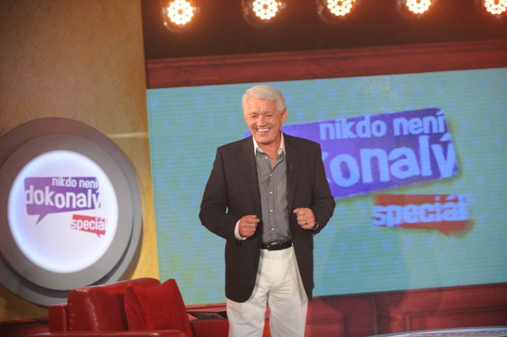 Dostupnost stanice bude zatím omezena jen na DVB-T2 a operátora T-Mobile, jehož exkluzivita má trvat neupřesněnou dobu. Až bude stanice i v nabídce dalších operátorů, mohl by její podíl na trhu vyrůst zhruba k jednomu procentu.