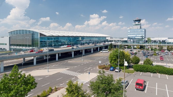Významné jubileum pro pražské letiště. Terminál 2 slaví 20 let provozu, prošlo jím 141 milionů cestujících
