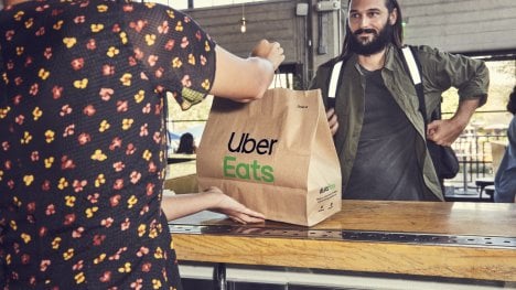 Náhledový obrázek - Foodora a spol. mají novou konkurenci. V rámci rozsáhlé expanze míří do Česka služba Uber Eats
