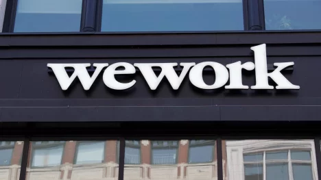 Náhledový obrázek - Patřil k nejhodnotnějším startupům světa, teď vyhlašuje bankrot. Poskytovatel sdílených kanceláří WeWork neustál důsledky pandemie