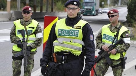 Náhledový obrázek - Platy policistů se asi zvýší o méně než o deset procent, říká Hamáček