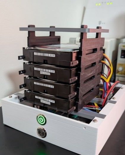 Autor: Robert Vojčík Stavíme vlastní síťové úložiště NAS