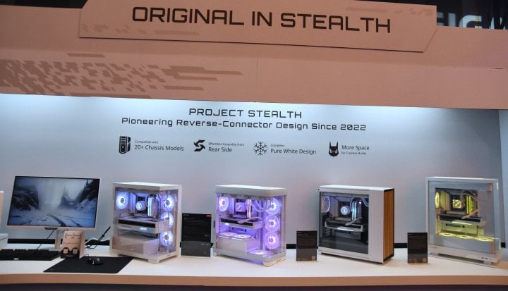 Stealth sestavy a skříň Gigabyte C500 Panoramic Stealth Ice