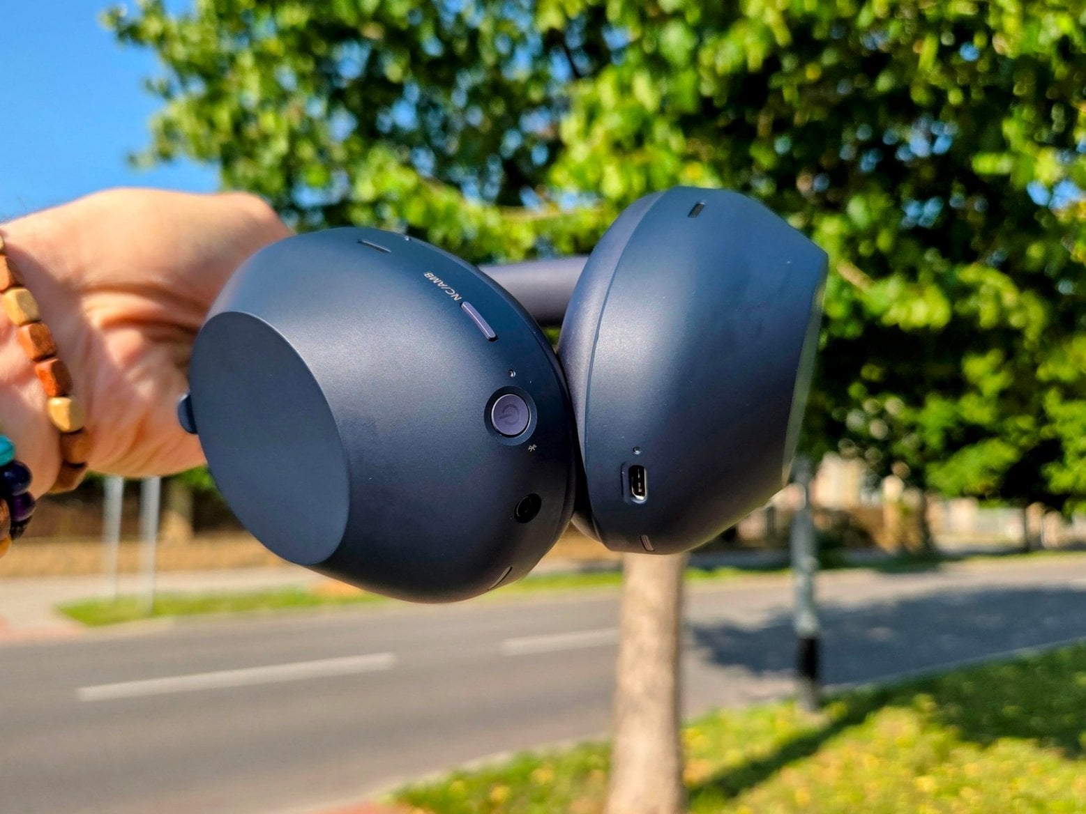 Sony WH-1000XM6 výdrž a nabíjení