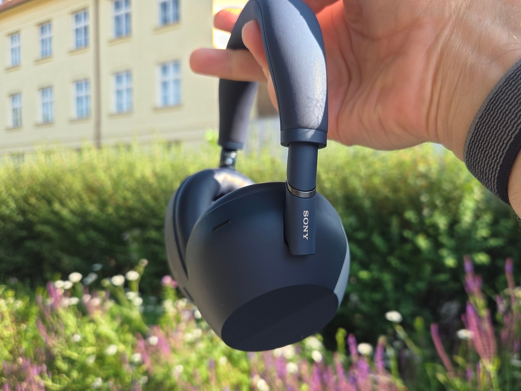 Sony WH-1000XM6 vzhled