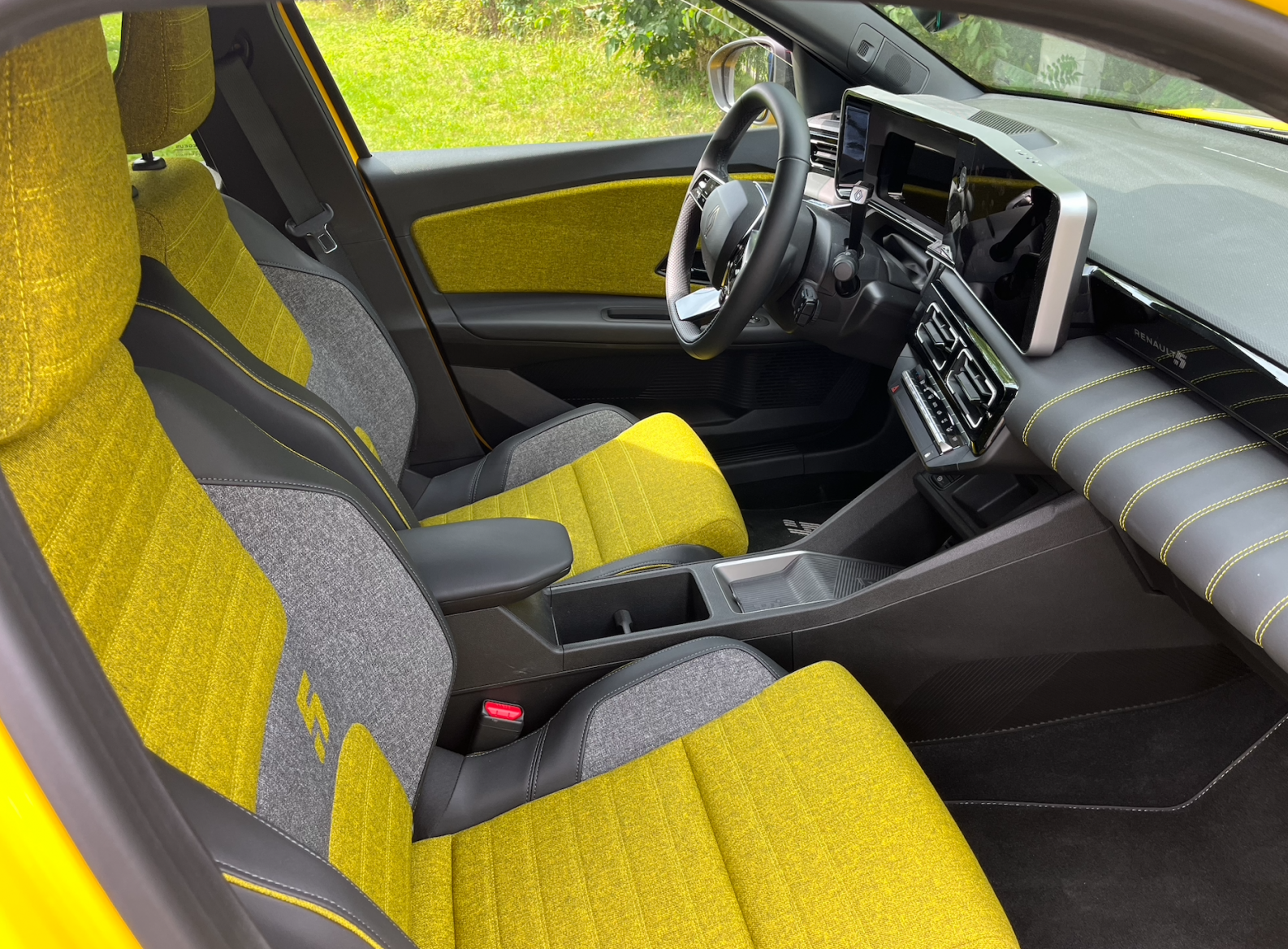 Interiér Renaultu 5 E‑Tech.