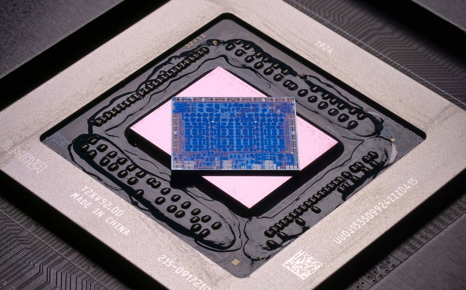 2020-02-7nm-GPU-Navi-14-z-AMD-Radeonu-RX-5500-XT-foto-Fritzchens