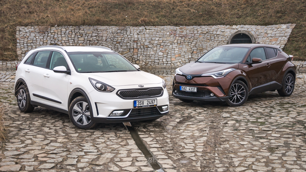 Srovnávací test Kia Niro vs. Toyota C-HR: Když je žák lepší než učitel