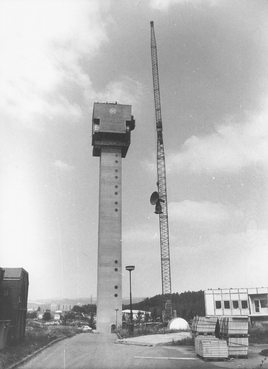 Instalace radaru MRL-5 – výměna anténního systému.