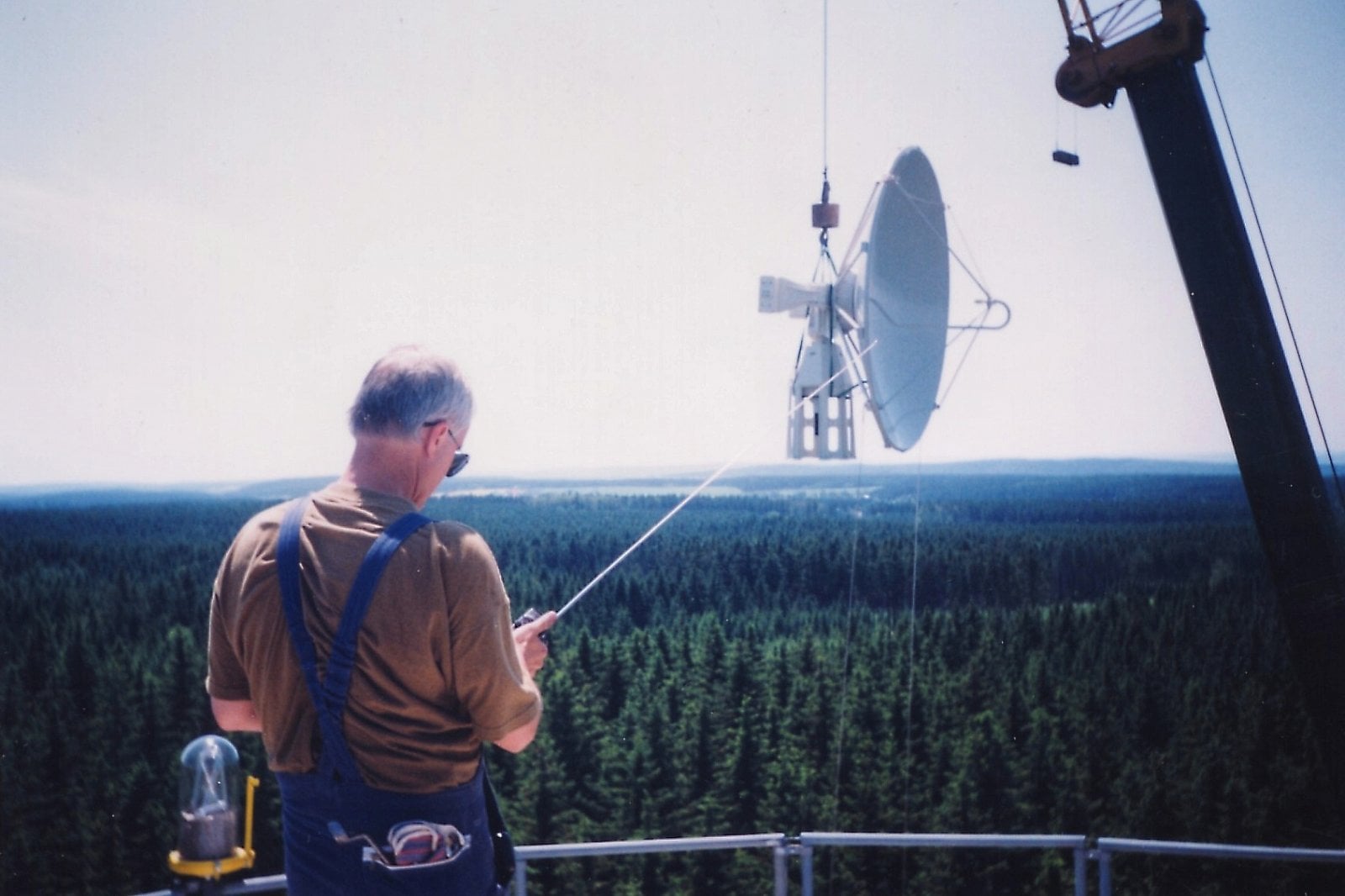 Instalace radaru Gematronik METEOR 360AC na kótě Skalky  na Drahanské vysočině.