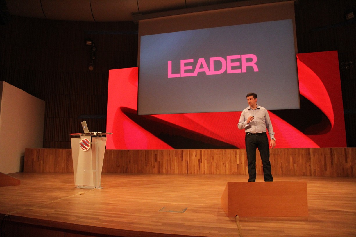 Jan Andruško - tisková konference skupiny Nova, podzim 2013