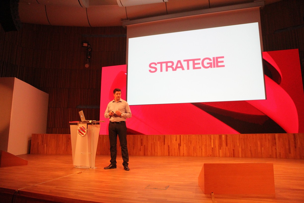 Jan Andruško - tisková konference skupiny Nova, podzim 2013