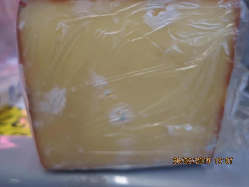 Nebezpečné potraviny -  COOP, Kunčina, Eidam uzený. Na povrchu výrobku byly patrné kolonie plísní zelené barvy. Při kontrole nebyly zjištěny nevyhovující teploty skladování tohoto výrobku, výrobek neměl prošlé datum minimální trvanlivosti.